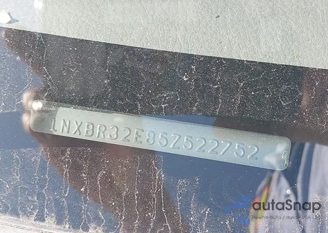 2005 Toyota Corolla Le z USA, uszkodzony, nr VIN 1NXBR32E85Z522752